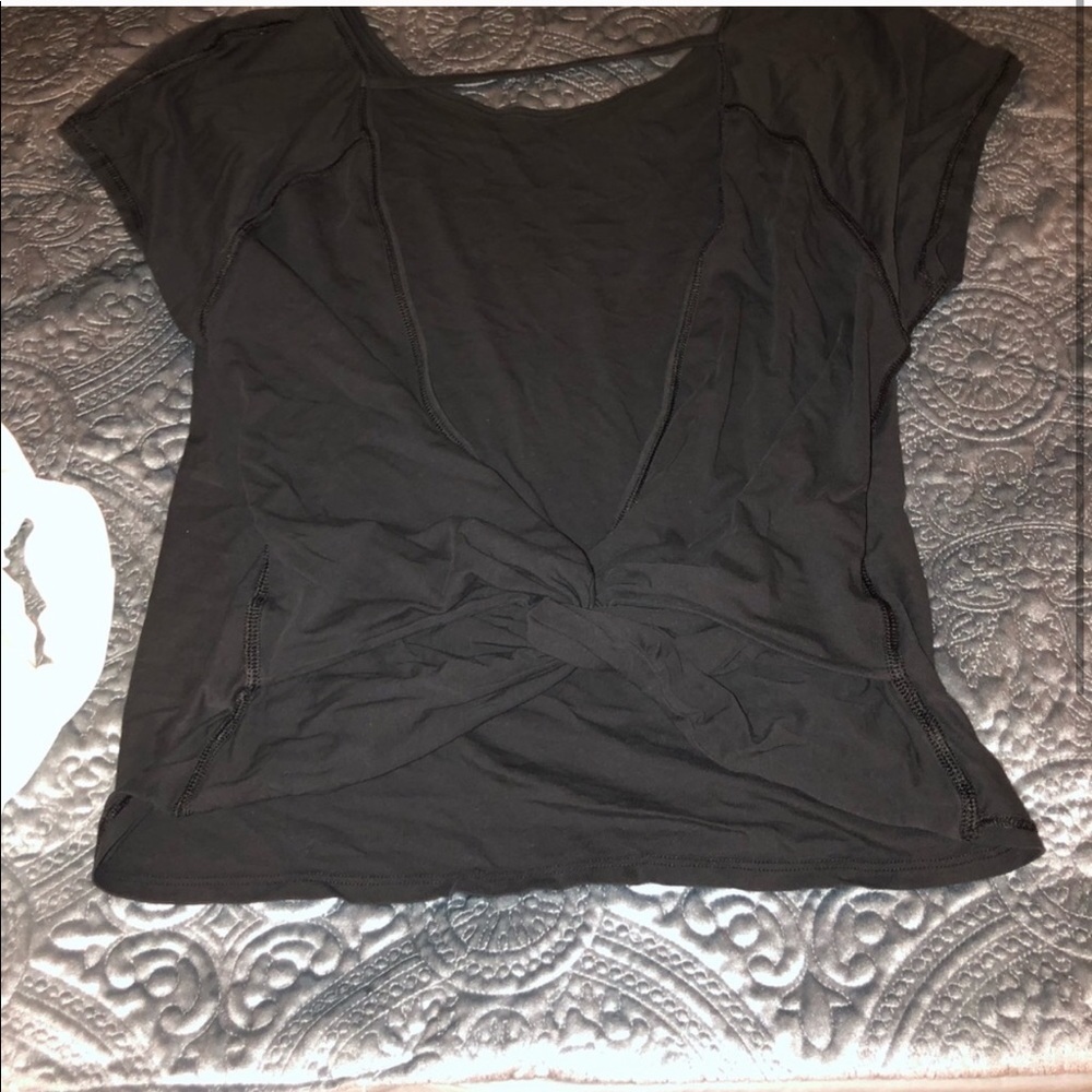 Lululemon top with open back